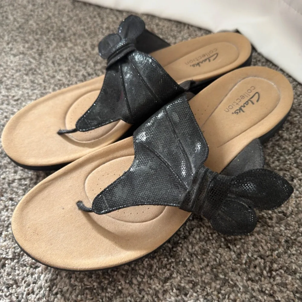 Clarks Brinkley Flora Black Shimmer Bow Thong Sandals Womens 10 Wide Comfort